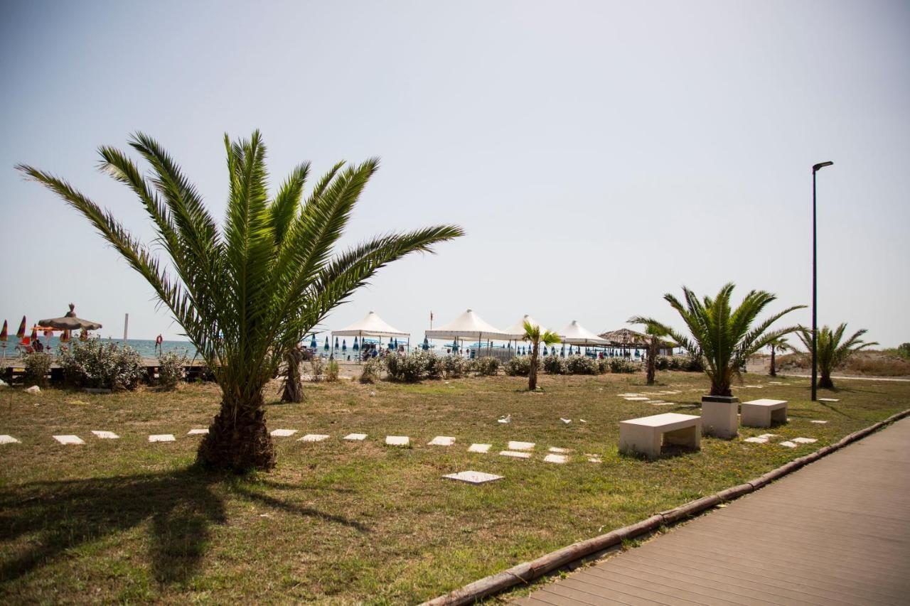 Villaggio Albergo Cervo Zapponeta Buitenkant foto