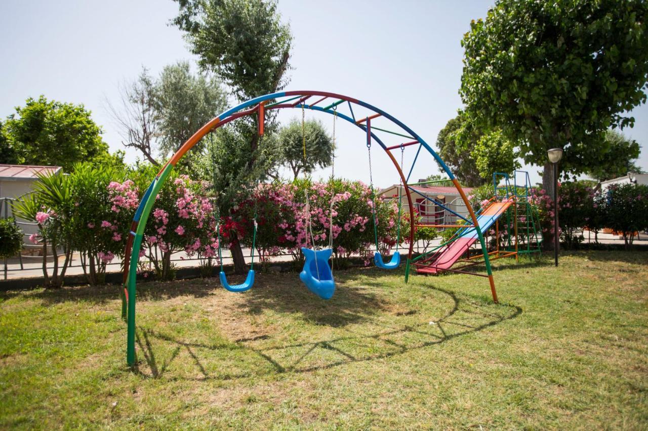 Villaggio Albergo Cervo Zapponeta Buitenkant foto